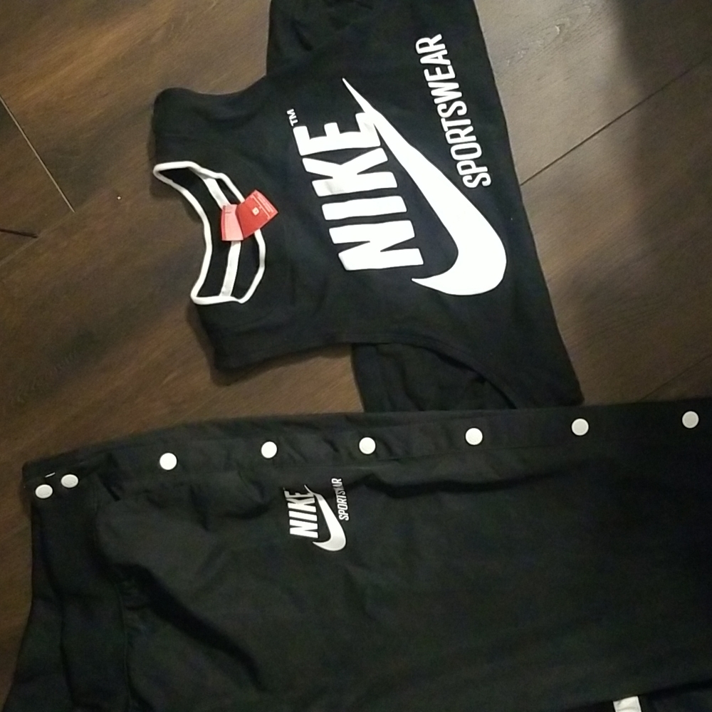 Clothes - Picture 3 of 4